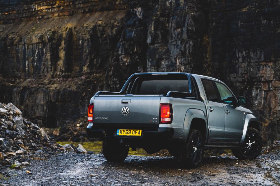  Volkswagen Amarok Double Cab Black Edition 2019 года  (UK) (фото 32 из 34)